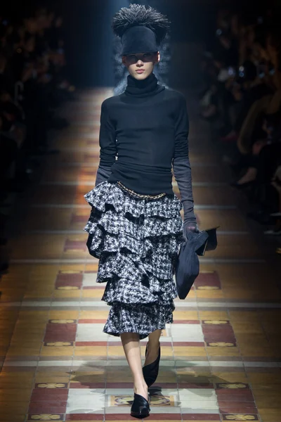 Look 4